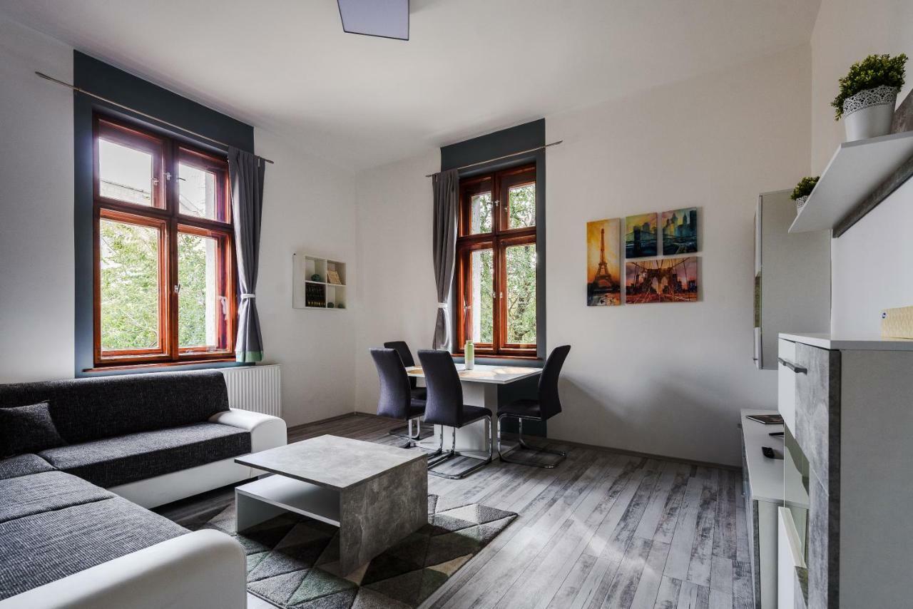 Gold Apartment - Gyor Bagian luar foto
